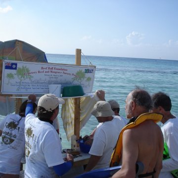 Larry_Grand_Cayman_070301 283 Larry_Grand_Cayman_070301 283