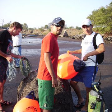 Reef Ball Guatemala Pana Divers 26 Feb. 06 015