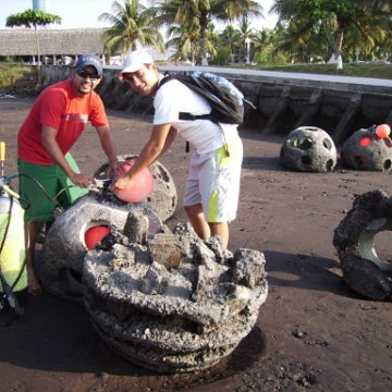 Reef Ball Guatemala Pana Divers 26 Feb. 06 027