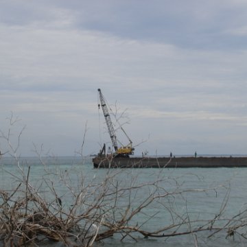 work barge arrives (4) work barge arrives (4)